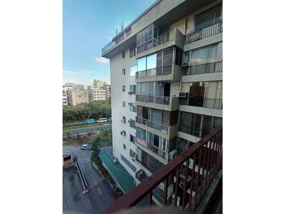 seturinca's tweet photo. #Oficina de 107mtrs2 en #alquiler con dos 2 baños

📍 Los Caobos - #Venezuela  

Posee:  

107 mtrs2 
4 ambientes 
2 Baños 🚿 

☑️Sala de espera 
☑️Estacionamiento público 24/7 
☑️Vigilancia privada  

Para más información o citas, nos puede escribir un mensaje privado. https://t.co/uafUNATlem