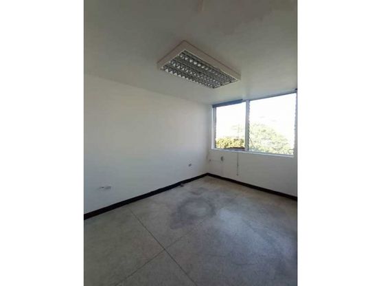 seturinca's tweet photo. #Oficina de 107mtrs2 en #alquiler con dos 2 baños

📍 Los Caobos - #Venezuela  

Posee:  

107 mtrs2 
4 ambientes 
2 Baños 🚿 

☑️Sala de espera 
☑️Estacionamiento público 24/7 
☑️Vigilancia privada  

Para más información o citas, nos puede escribir un mensaje privado. https://t.co/uafUNATlem