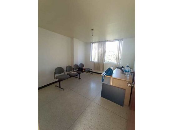 seturinca's tweet photo. #Oficina de 107mtrs2 en #alquiler con dos 2 baños

📍 Los Caobos - #Venezuela  

Posee:  

107 mtrs2 
4 ambientes 
2 Baños 🚿 

☑️Sala de espera 
☑️Estacionamiento público 24/7 
☑️Vigilancia privada  

Para más información o citas, nos puede escribir un mensaje privado. https://t.co/uafUNATlem
