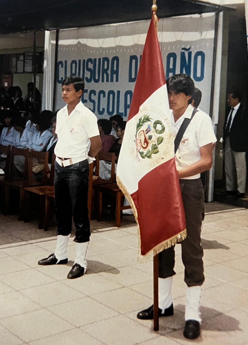 EdilsonGilmer's tweet photo. Una del recuerdo: cuando era el abanderado de la escolta del Liceo Naval Lizardo Montero. https://t.co/aNshG7MabQ