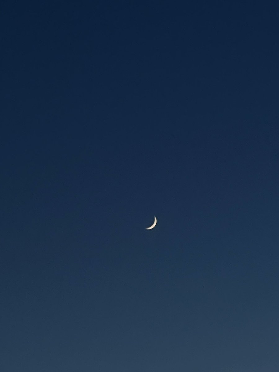 El zoom del iPhone y la Luna de ayer 😍