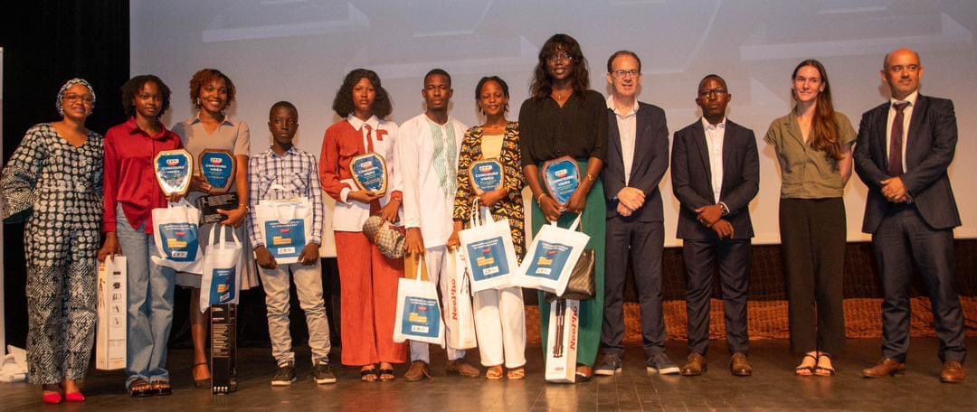 mamoudou_baro's tweet photo. Clap de fin hier du concours vidéo « Filme la guinéenne qui t’inspire ». Lancé le 08 mars dernier, cette initiative permet aux jeunes -30 ans de matérialiser leur vision des droits des femmes par la réalisation de de vidéos sur une femme porteuse de msg positifs. 
#Kibaro https://t.co/vRULRndWNp