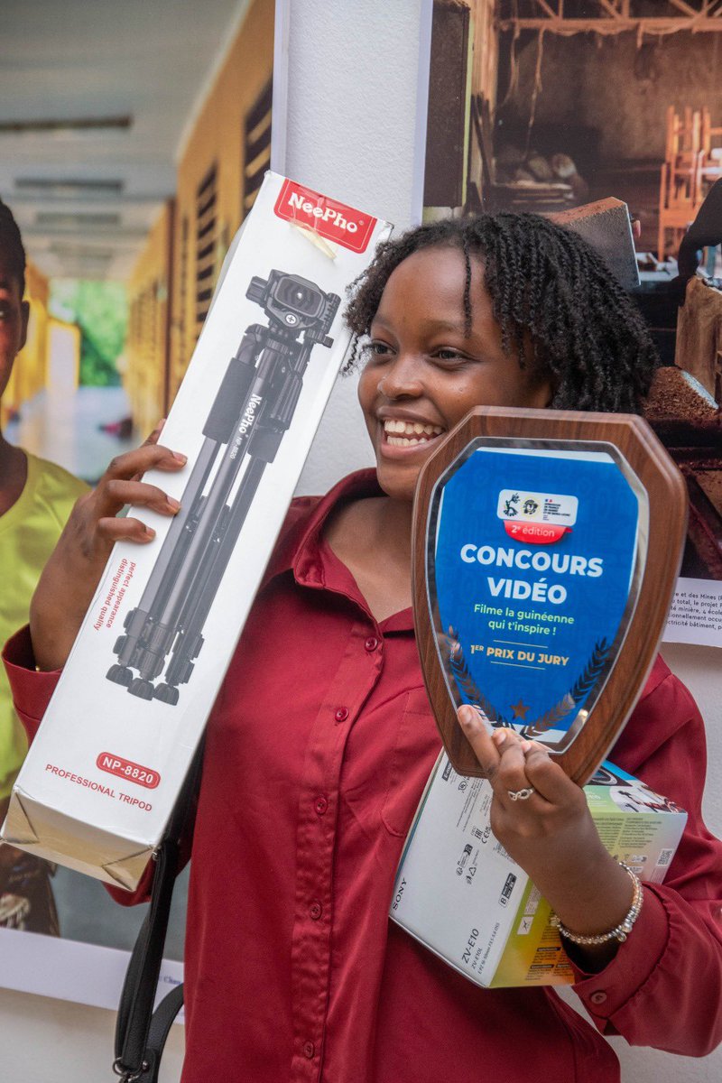 mamoudou_baro's tweet photo. Clap de fin hier du concours vidéo « Filme la guinéenne qui t’inspire ». Lancé le 08 mars dernier, cette initiative permet aux jeunes -30 ans de matérialiser leur vision des droits des femmes par la réalisation de de vidéos sur une femme porteuse de msg positifs. 
#Kibaro https://t.co/vRULRndWNp