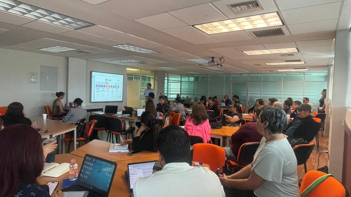 Efrain_Limones's tweet photo. En reunión del Consejo Técnico Estatal presentamos a los directores de educación básica el sitio Cuéntame de México. Agradecemos a la Subsecretaría de Servicios Educativos de la @SEED_Dgo su respaldo para difundir e impulsar el uso del sitio.
@INEGI_INFORMA https://t.co/dkqYBb8yqw