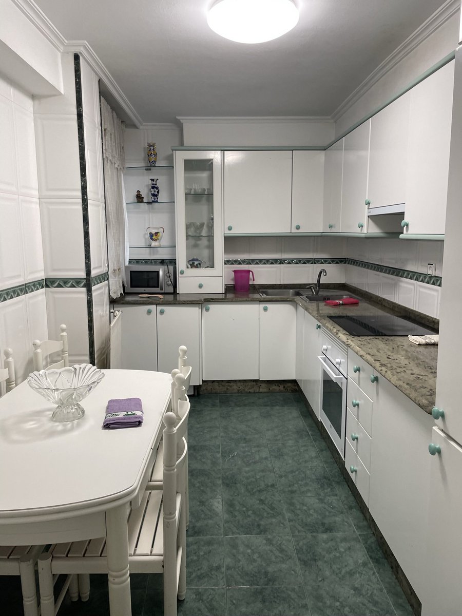 lauuvm31's tweet photo. Holaa!! @nvnnoee, @noegarciaaa y yo buscamos compañeros de piso en A Coruña para el curso 2024-25. El piso está situado en calle la Merced, cerca del campus de Oza. Es muy amplio y todas las habitaciones son exteriores.
+ info por dm 
Ig: lauravm3110, nvn.noee y noe.gaarciaa https://t.co/upGuvmBYvt
