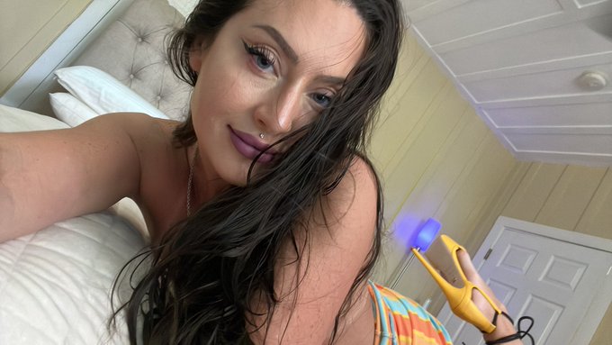 Going online now 💓 https://t.co/p0tQzSoN6R