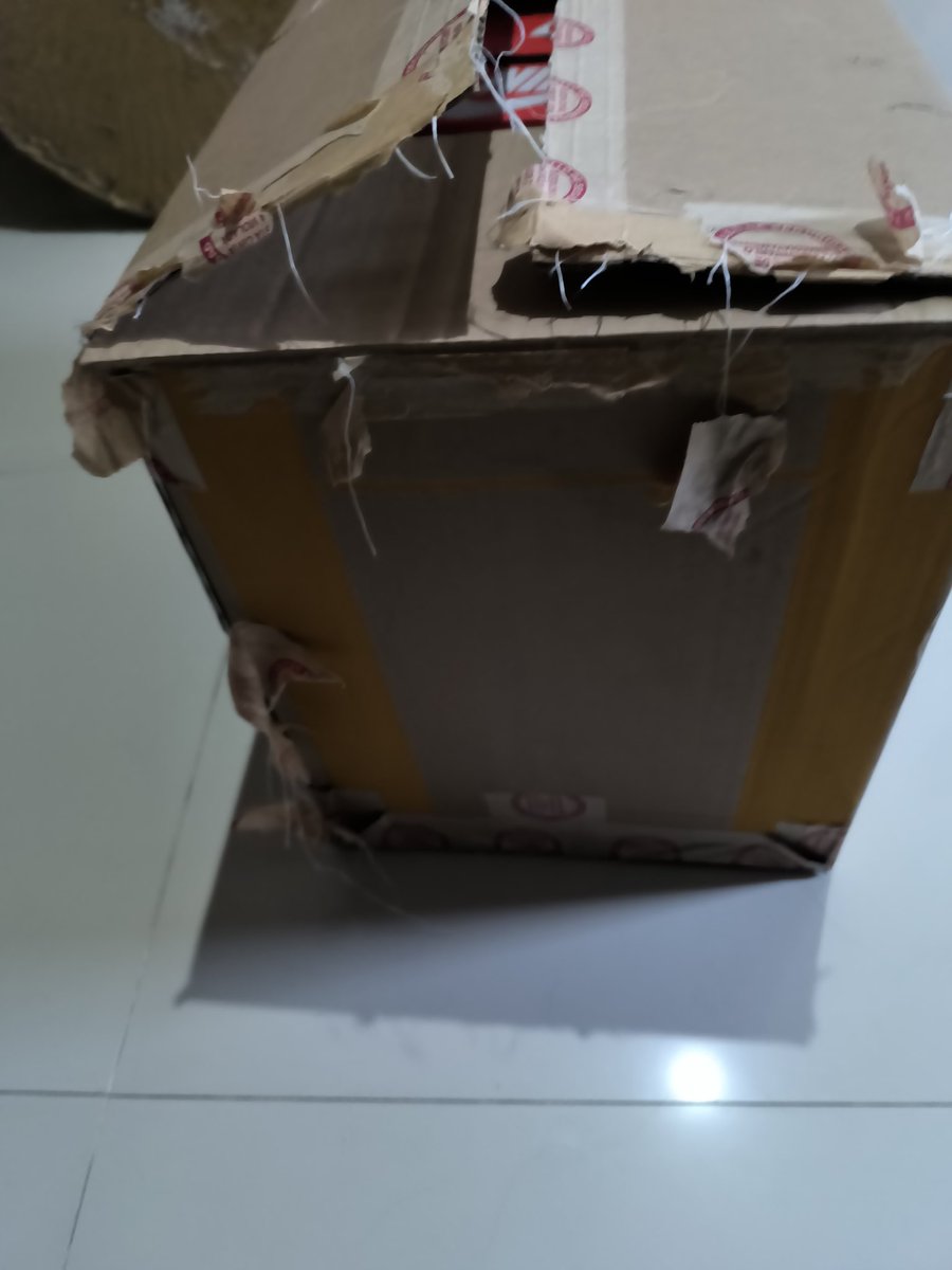 SabdielGomez's tweet photo. @Profeco tengo una queja como @Nike @NikeService y @PayPalMexico @PayPal por no entregar completo una compra que realicé desde el 23 de mayo y ninguna empresa se está haciendo responsable. De 4 pares de tenis que compré sólo me llegó 1 y 3 cajas vacías. Solicito su apoyo porfavor https://t.co/pgfiA6pciv