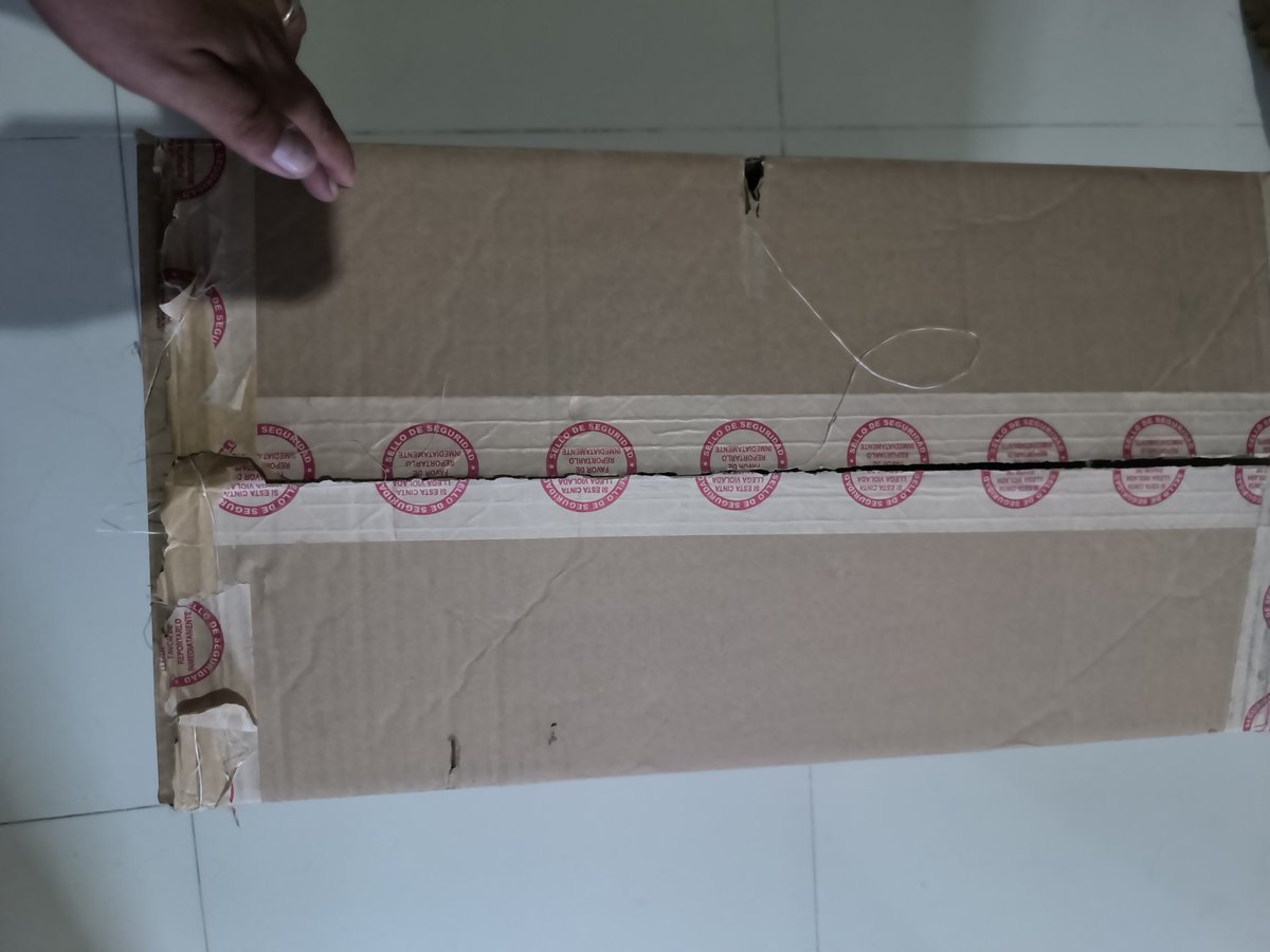 SabdielGomez's tweet photo. @Profeco tengo una queja como @Nike @NikeService y @PayPalMexico @PayPal por no entregar completo una compra que realicé desde el 23 de mayo y ninguna empresa se está haciendo responsable. De 4 pares de tenis que compré sólo me llegó 1 y 3 cajas vacías. Solicito su apoyo porfavor https://t.co/pgfiA6pciv