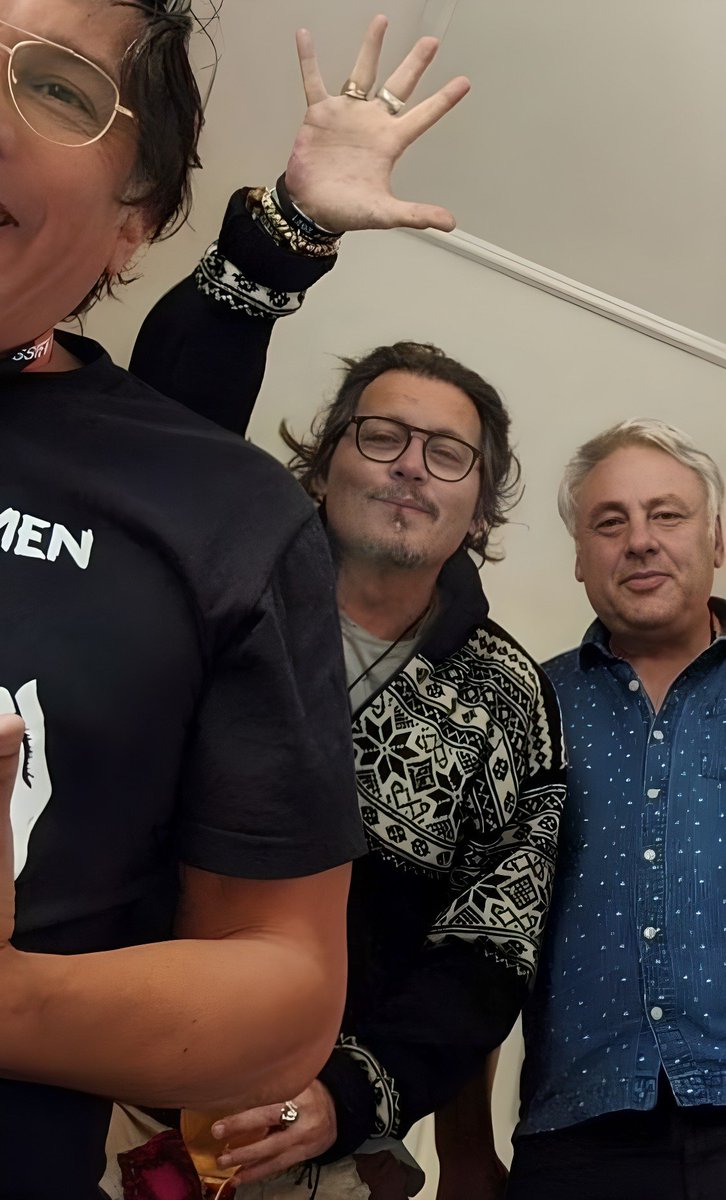 "Hey love, just wanted to let you know that you're the first thing on my mind every day, and the last thing on my heart every night. Hope you saw my post on Facebook and knew that it was all about you. Can't wait to hear from you and catch up! Missing you lots!"