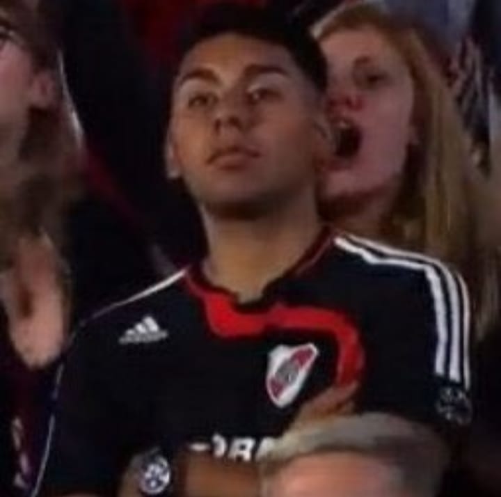 Lucasivangrx's tweet photo. Pasamos de ver España - Francia a pasar a ver al River de demichelis. https://t.co/SMKaTrb7BS