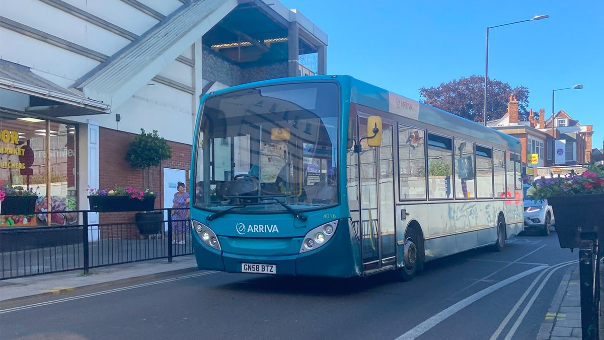 WillsBusSpot's tweet photo. #Throwbac k 07/07/22
A selection of Arriva Colchester Enviro 200's are pictured in Colchester.
- 4011 GN58 BTO (Withdrawn)
- 4016 GN58 BTZ
- 4022 GN58 BUO (Withdrawn)
- 4047 GN09 AWY https://t.co/g3zD9NI9EI