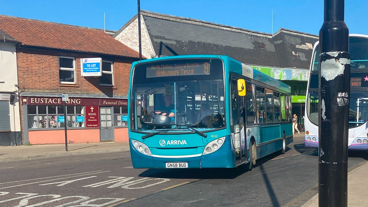 WillsBusSpot's tweet photo. #Throwbac k 07/07/22
A selection of Arriva Colchester Enviro 200's are pictured in Colchester.
- 4011 GN58 BTO (Withdrawn)
- 4016 GN58 BTZ
- 4022 GN58 BUO (Withdrawn)
- 4047 GN09 AWY https://t.co/g3zD9NI9EI
