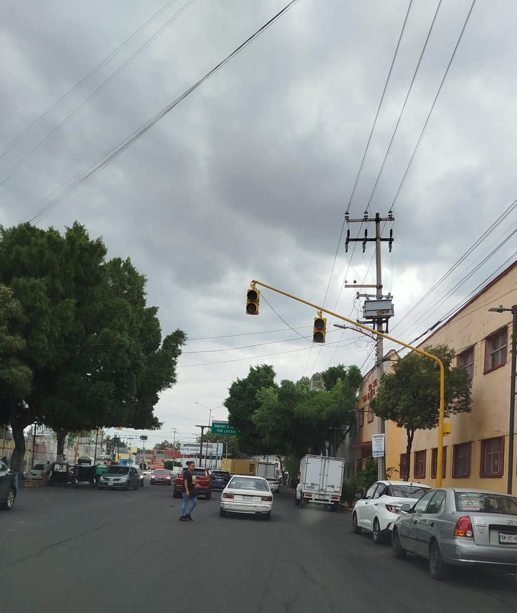 javdown83's tweet photo. @UCS_GCDMX @SSC_CDMX @OVIALCDMX SOLICITAMOS APOYO PARA REPARACIÓN DE SEMÁFORO ESCOLAR AFUERA DE ESCUELA TRABAJADORES DEL HIERRO AV COLTONGO ENFRENTE DEL #67 ESQUINA CALZADA VALLEJO COL TRABAJADORES DEL HIERRO 02650 AZCAPOTZALCO URGE APOYO PARA ZONA ESCOLAR https://t.co/NaElfRvONU