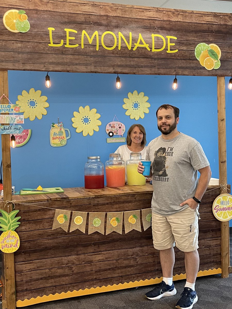 dees_tulsa_mlg's tweet photo. 🍋Lemonade Day was sweet at Tulsa Loyalty! @Tulsa_Loyalty @seanclarke333 @DustonHatten @JessThompson37 @Finnegan_Team https://t.co/LqBMuWZe0Z