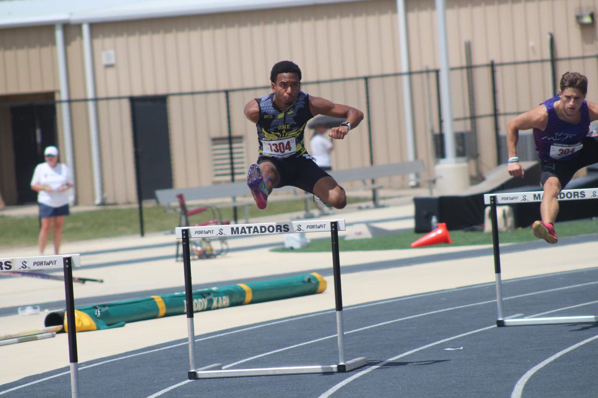 PrincessMinnieT's tweet photo. Let's go @Zaylen80!! Keep working! 📸: Smith Photography @usatf Region 12 Regional meet #trackandfield #hurdler #onenationathletics https://t.co/RxbmZzFlJX