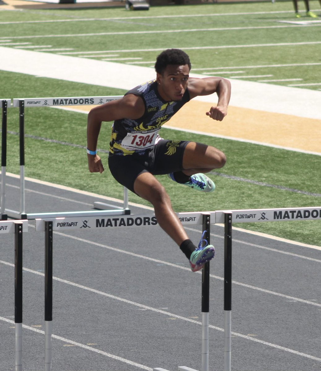 PrincessMinnieT's tweet photo. Let's go @Zaylen80!! Keep working! 📸: Smith Photography @usatf Region 12 Regional meet #trackandfield #hurdler #onenationathletics https://t.co/RxbmZzFlJX
