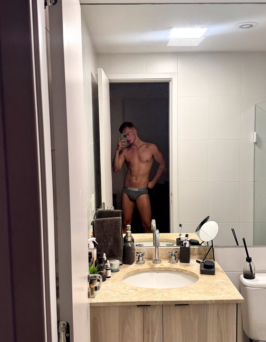ale_drews's tweet photo. Dentro de casa tá quentinho❤️‍🔥 https://t.co/Njig4ULr2G