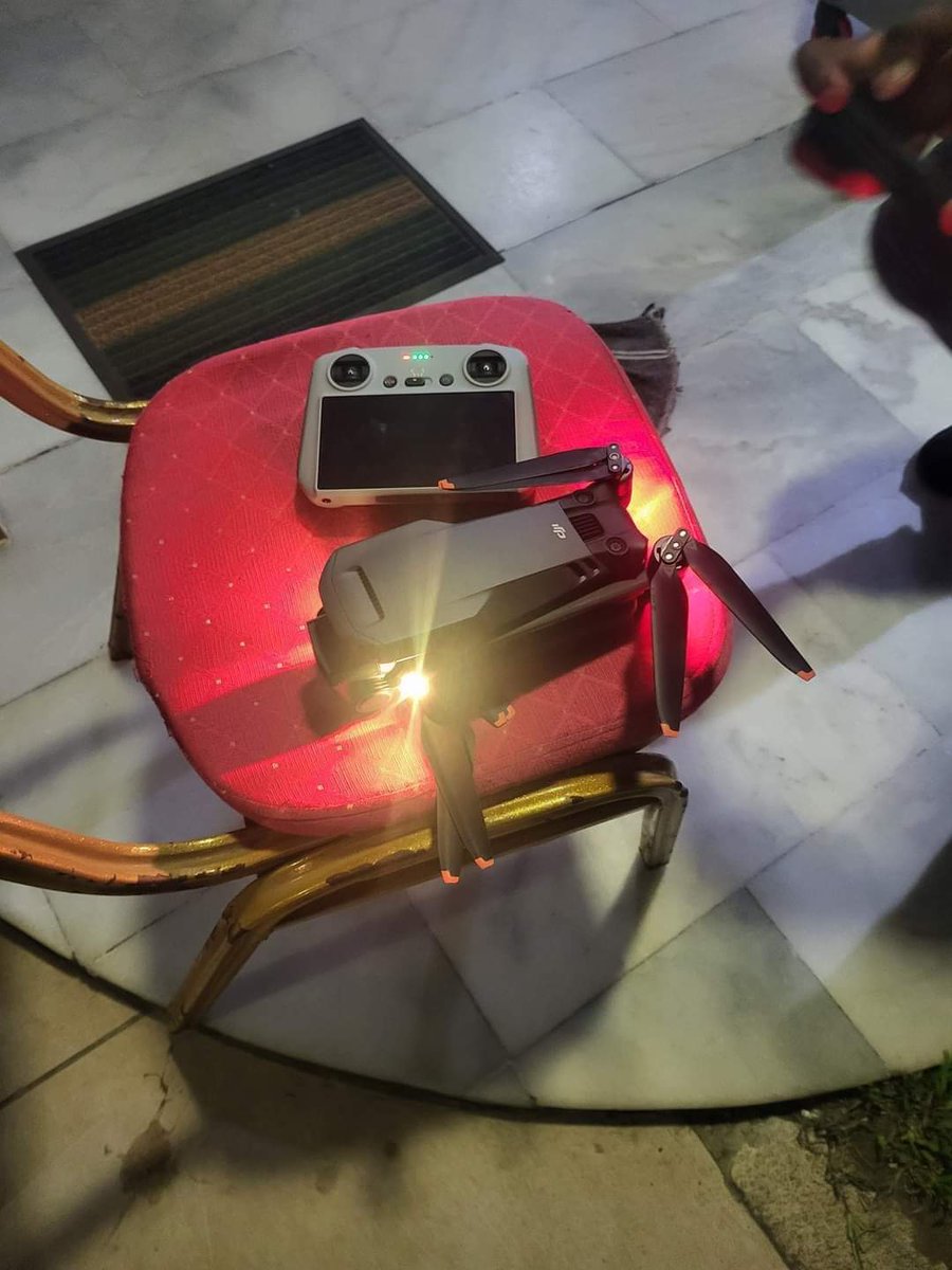 Un drone espion observé chez le vice-président Koné Kamagaté dit #Soul_To_Soul.

Les enquêtes en cours...