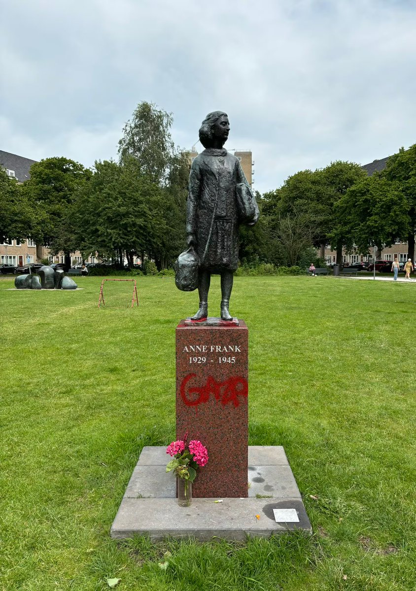 LeHoax's tweet image. Some #Nazi lowlife vandalized the Anne Frank statue in Amsterdam #antisemitism #AnneFrank