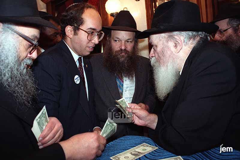 herblock's tweet image. To remember the Lubavitcher Rebbe on his 30th yahrzeit today (3 Tammuz) I share some photos from 35 years ago of a few of the times I was privileged to meet Rabbi Menachem Mendel Schneerson OBM. I still have the dollar in my wallet! Plus a letter the Rebbe sent when I was born!