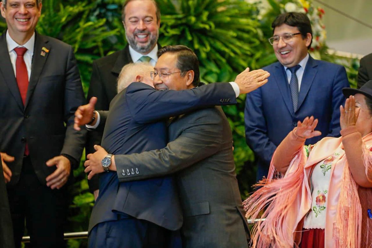 Hoy iniciamos una nueva era en el relacionamiento entre nuestros países 🇧🇷🇧🇴, con más solidaridad, unidad y hermandad en beneficio de dos pueblos hermanos.