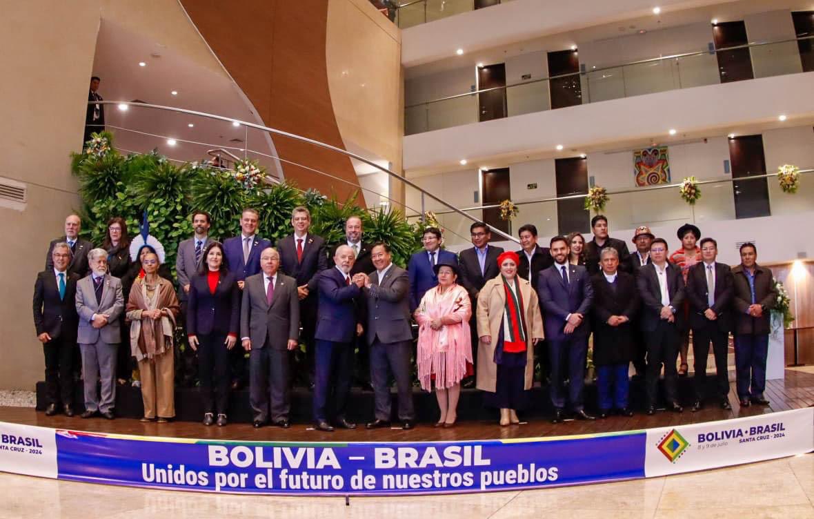 LuchoXBolivia's tweet photo. Hoy iniciamos una nueva era en el relacionamiento entre nuestros países 🇧🇷🇧🇴, con más solidaridad, unidad y hermandad en beneficio de dos pueblos hermanos. https://t.co/XC8uaLVKZ2