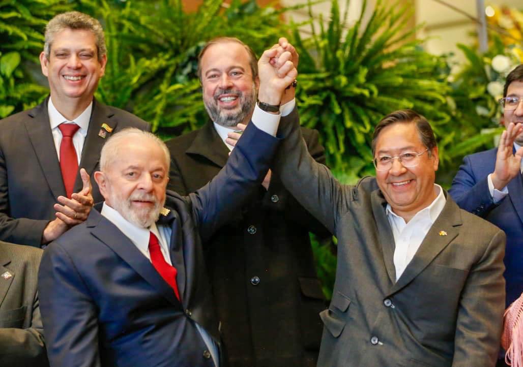 LuchoXBolivia's tweet photo. Hoy iniciamos una nueva era en el relacionamiento entre nuestros países 🇧🇷🇧🇴, con más solidaridad, unidad y hermandad en beneficio de dos pueblos hermanos. https://t.co/XC8uaLVKZ2