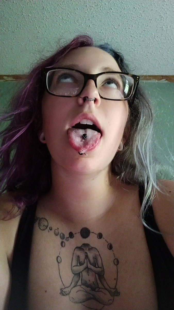 krashhh13's tweet photo. hii loves ♡

• call me Kate
• 25 yrs old
• she/her
• switch
• bi, I do have a fiance (@toastedacorns)
• lots of g/g &amp; selfplay
• watch me shake my ass
• dms are open always
• not new to #nsfwtwtًً
•add my snap- katee487
•backup snap- krashhh13

♡ &amp; ↻ to be mutuals https://t.co/TfNAm85Zvl