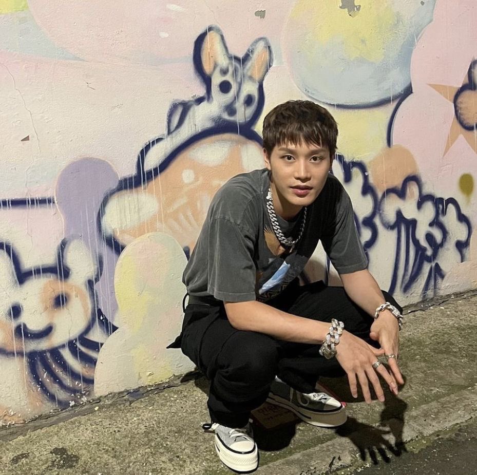 pervhoon's tweet photo. #IMAGINE “i have a ton of candy in my van 🙂” is what Sakuya would hear Taeil tell him everyday when he’d be going home from school. Although he was taught to never listen to a stranger, he reaaally craved candy that one day so he just listened to the old man. In the truck (…) https://t.co/Q9lyNtZELg