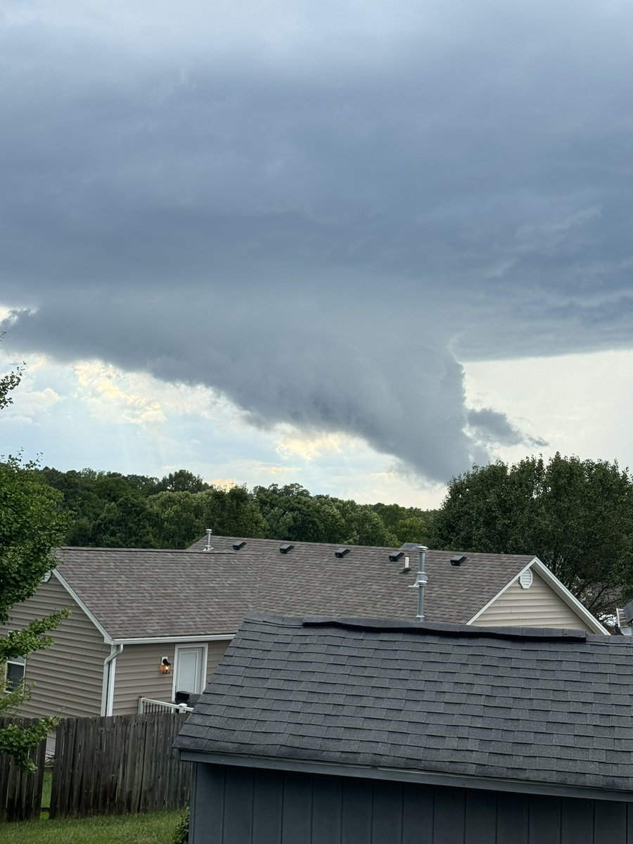 J_Thomas2700's tweet photo. @MarcWeinbergWX looking towards Hillview from Mount Washington https://t.co/FF7BgOSeOL