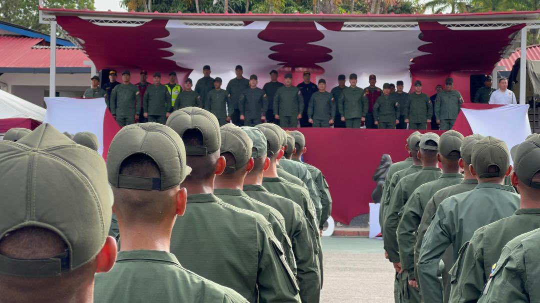 Felicitamos a todos aquellos hombres y mujeres de la gloriosa <a href="/GnbGaranteDePaz/">GNB Garantía de Paz!!!</a> quienes por mérito propio, alcanzaron la carga académica prevista para darle la competencia necesaria como Sargento Segundo y Técnico Superior Universitario en Investigaciones Penales. Acto de