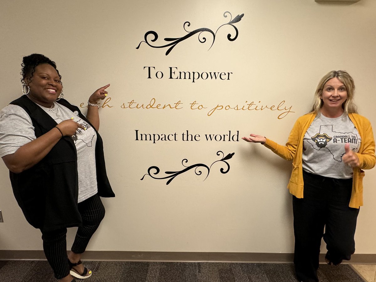 CgossM's tweet photo. Leadership development time with the A-Team. I am excited for what's to come. These leaders set the tone for a great year!! #AdminRetreat #WhatsGettingNTheWay #MissionVsVision #MaketheCommitment #CAOChronicles https://t.co/rXUvriAECm