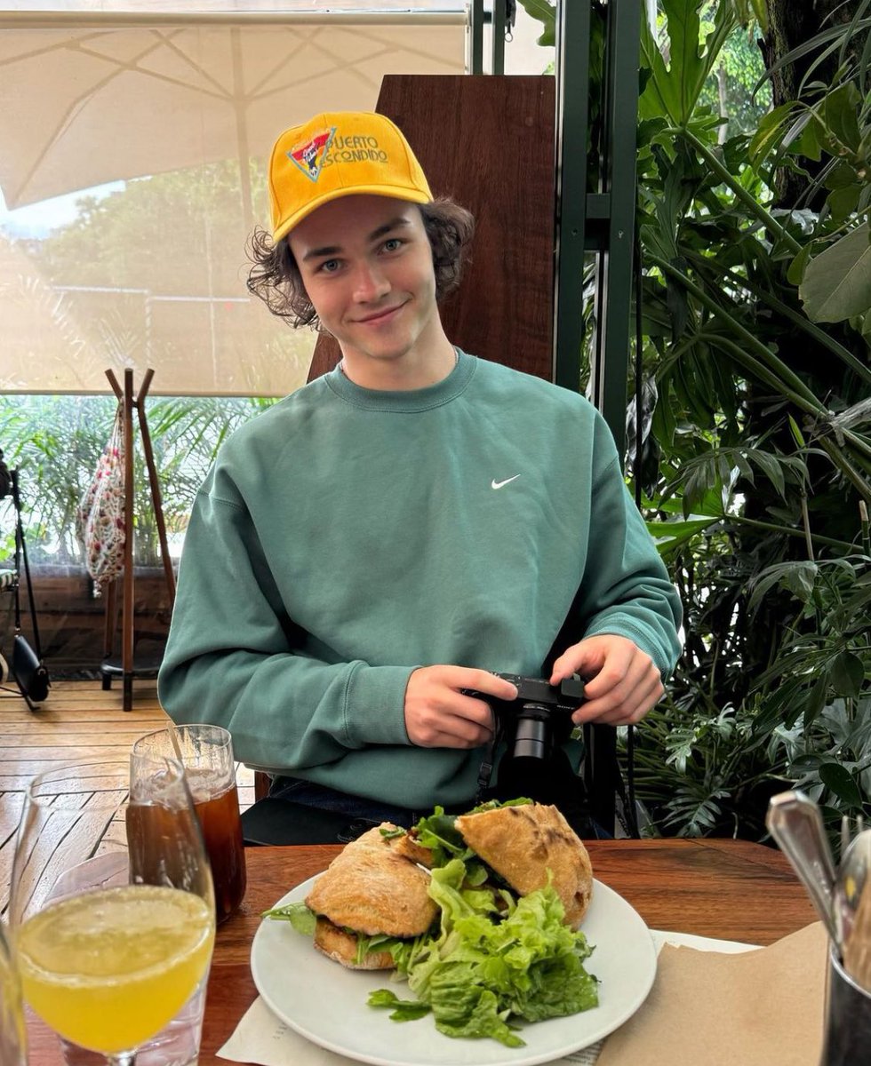 levimiller.update tweet media