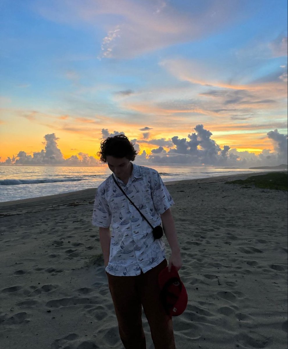 levimiller.update tweet media