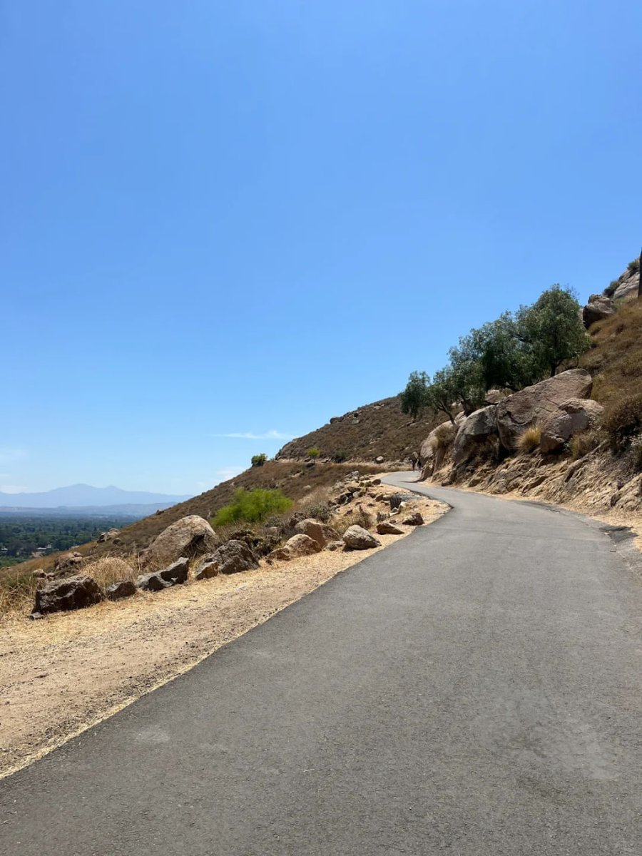 TateauthML2's tweet image. stupendous photoxylography
There&apos;s no better time to climb than today, so get together and get going! 🚶‍♀️⛰️