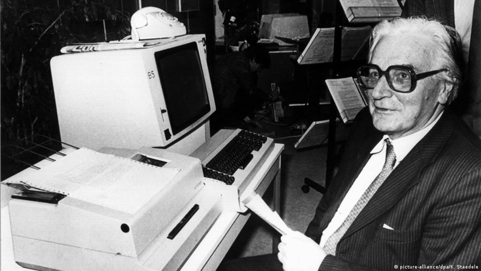 DesignscriptCo's tweet image. Do you know the name of first programmable language?
It's "Plankalkül".😲
Konrad Zuse was a German engineer and his greatest achivement was the world's first functional program controlled Turing-complete computer, the Z3, in 1941(the program was stored on a punched tape).