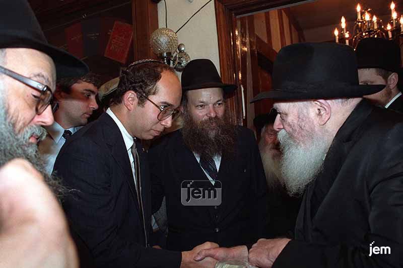 herblock's tweet image. To remember the Lubavitcher Rebbe on his 30th yahrzeit today (3 Tammuz) I share some photos from 35 years ago of a few of the times I was privileged to meet Rabbi Menachem Mendel Schneerson OBM. I still have the dollar in my wallet! Plus a letter the Rebbe sent when I was born!