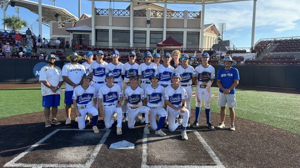 eastonlit2027's tweet photo. Patriots Point Champions this past weekend. Had a good weekend at the plate with an infield HR, opposite field single, and a bunt for a single.
@DiamondDevilsBB @DevilsMcconnell 
@stags_baseball https://t.co/UVPUdLJmNG