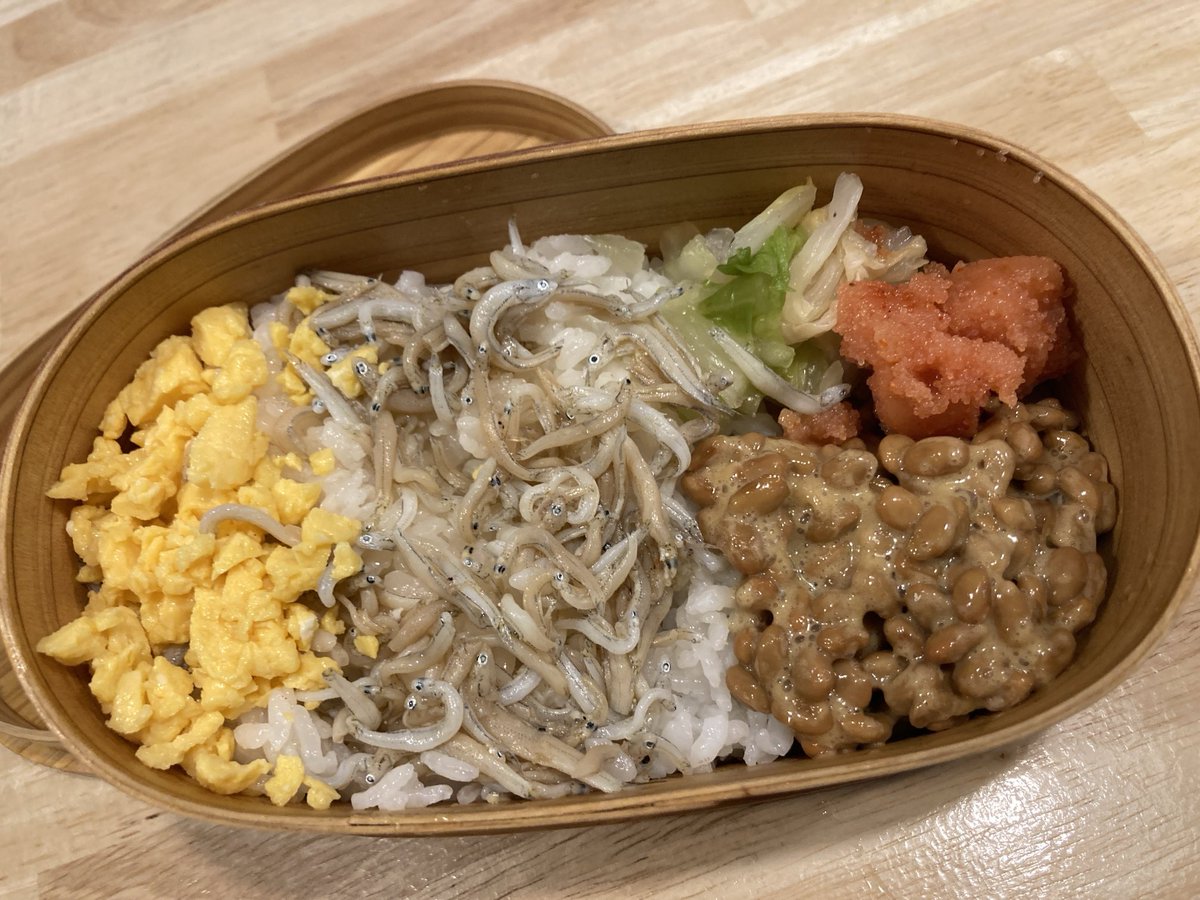 daichuu55's tweet photo. 7月10日は納豆の日みたいです^_^

ということで臭いが気になるケドやっちゃった‼︎ 曲げわっぱ納豆弁当ψ(｀∇´)ψ

#納豆の日
#曲げわっぱ
#お弁当
#臭いかも https://t.co/TyvEG8IXoX