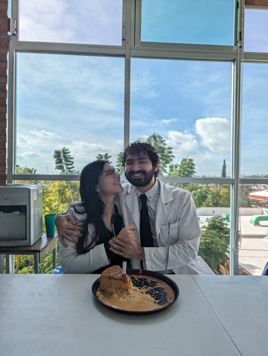 SV_Camillo's tweet photo. Cada día aprendo algo nuevo de ti que admirar y amar, me siento la persona más afortunada por poder hacerme viejito contigo, te amo en esta y todas nuestras vidas. Te amo con todo mi ser, gracias por el mejor año de mi vida mi in-yun.🥹🐥💙💯👍 https://t.co/MQ2e0hswBb