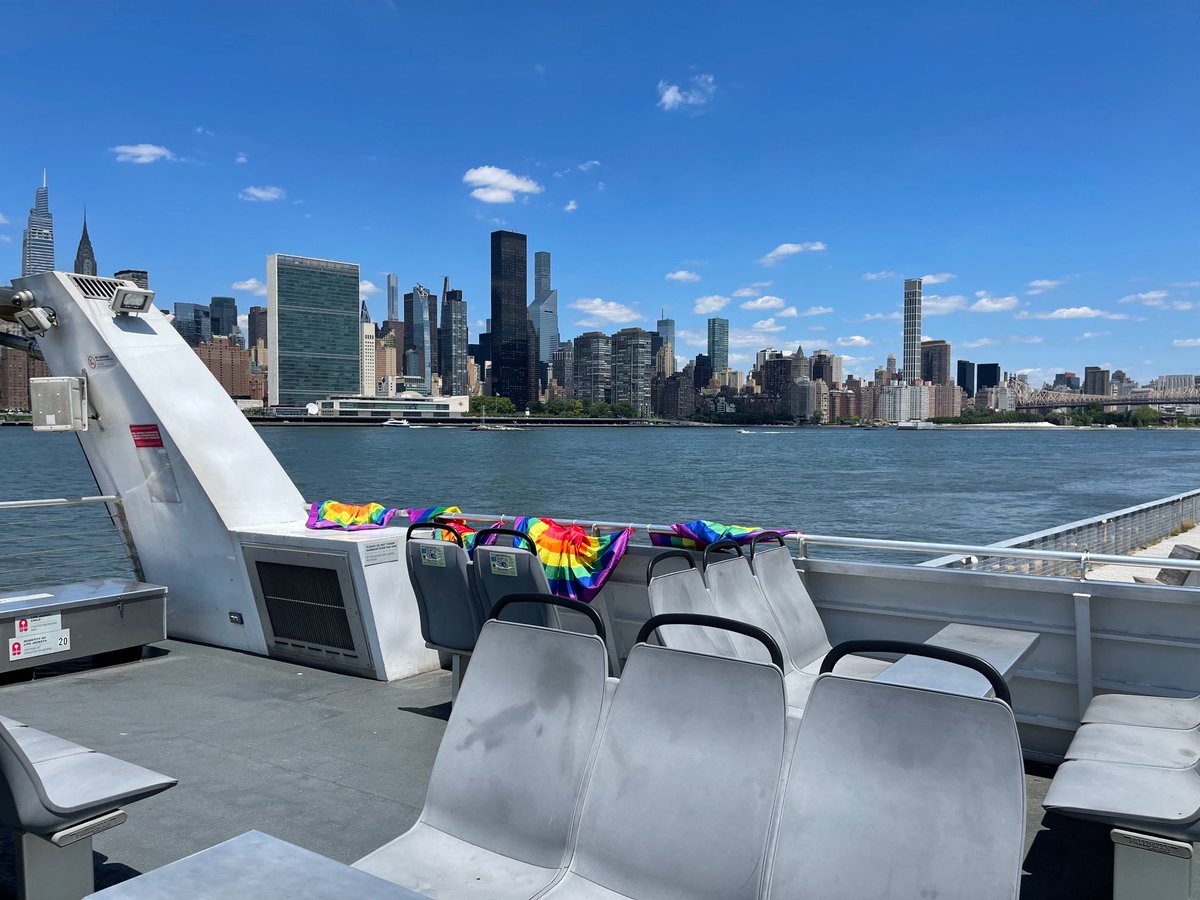MamaO_GO's tweet photo. @Adventuringgal @obligatraveler @intheolivegrov1 @OdetteDunn @pipeaway_travel @JulesHalvy @tthrash @FitLifeTravel @Dawnistraveling @famTravelsUSA @TravelBugsWorld @TravelFoodiesTV @ArtNomads @SashaEats @VParadisoBCA “Tuesday’s going on Wednesday” #Top4Theme #Top4Flags is going strong.😁
Wind keeps fluttering, ruffling and whipping all those flags.
Love all of 📸, Cynthia.
#Rainbow flags on @NYCferry take the prize bc of lovely, friendly #Memories.
And the views. 👍🏻And the breeze. https://t.co/2tLgDa4BLY