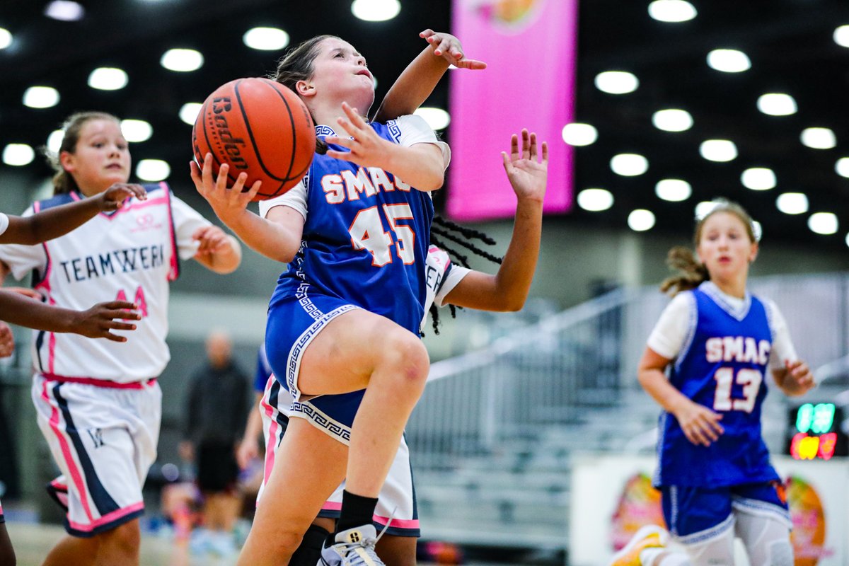 TFNsRun4Roses's tweet photo. 🌹🏀 The Roses Rising Stars are lighting up the court! #RosesRisingStars #BallingOut #RosesRisingStars @SMACBasketball @TbWbasketball1 @IGB_Hoops @OfficialHDHoops https://t.co/QnINpOSguc