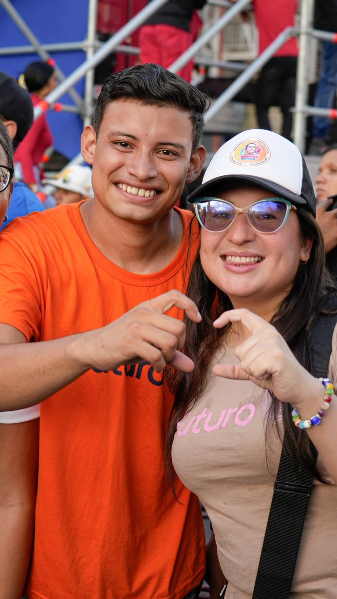 A  sobre lo que nos une como venezolanos y venezolanas por una educación  gratuita de mayor calidad por mayor eficiencia y mejores servidores públicos , más transparencia en la gestión  #VotaFuturo <a href="/movfuturoven/">Movimiento Futuro</a>