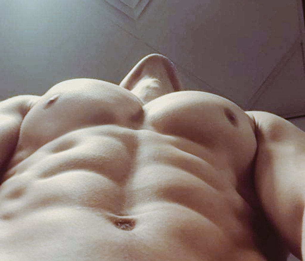 He may have snapped📸 
a picture of @bwfthfmd 
Don't ask why he was on his knees😏