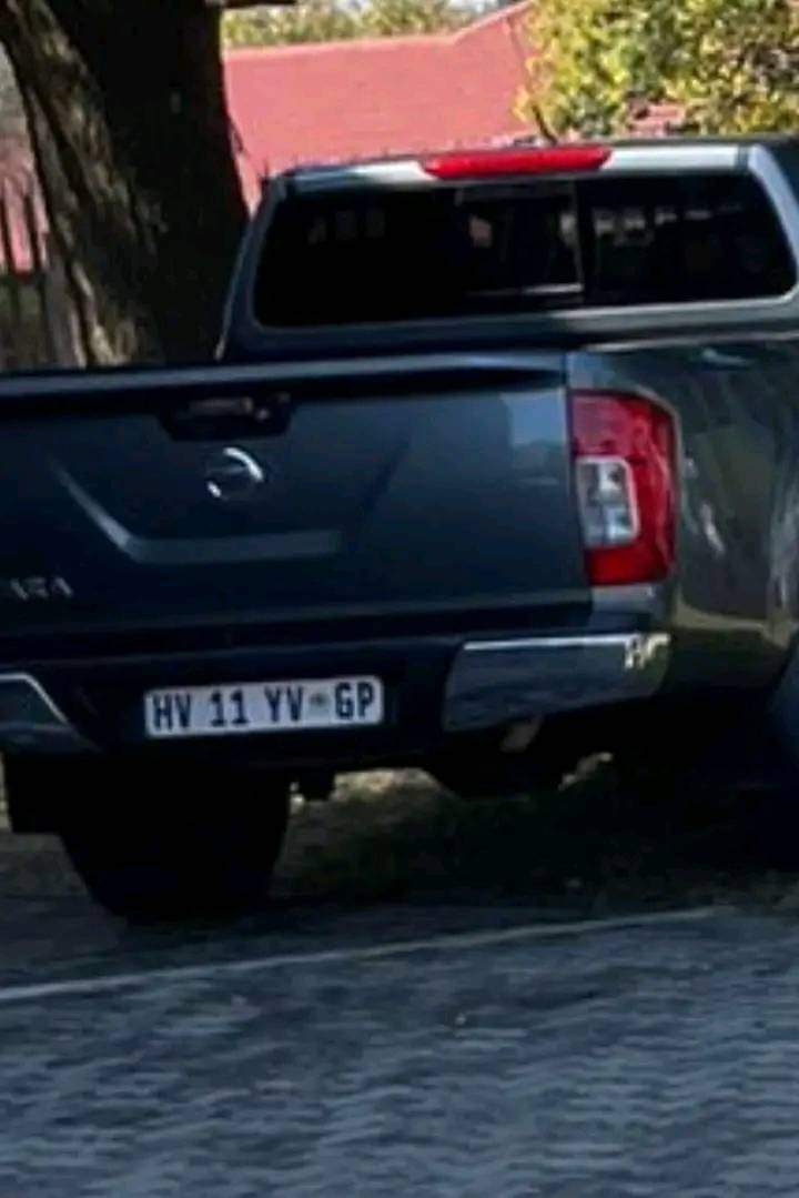 AuntyScoobyDoo's tweet photo. Sello Machitje was hijacked near Evaton/Vaal, his Silver Nissan Navara  was found in Alex. He is still  missing. Contact Kgosi at 0794631511 with any information.Guys please share or retweet 🙏 https://t.co/EMLnEiHmxO