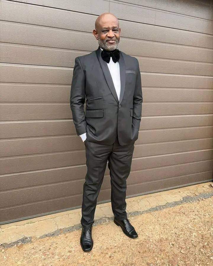 AuntyScoobyDoo's tweet photo. Sello Machitje was hijacked near Evaton/Vaal, his Silver Nissan Navara  was found in Alex. He is still  missing. Contact Kgosi at 0794631511 with any information.Guys please share or retweet 🙏 https://t.co/EMLnEiHmxO