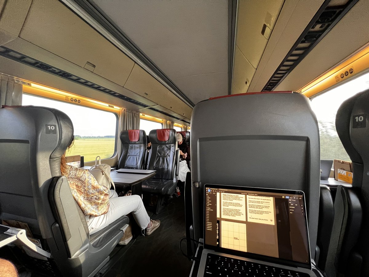 bmptrsn's tweet photo. full-yellow livery (aka banana train) spotted 🍌

quebec-widnsor corridor is begging for high speed rail. if you connected all these cities — toronto, montréal, waterloo, ottawa — at 300km/h, I suspect incredible things would happen https://t.co/9c1NXTQb4q