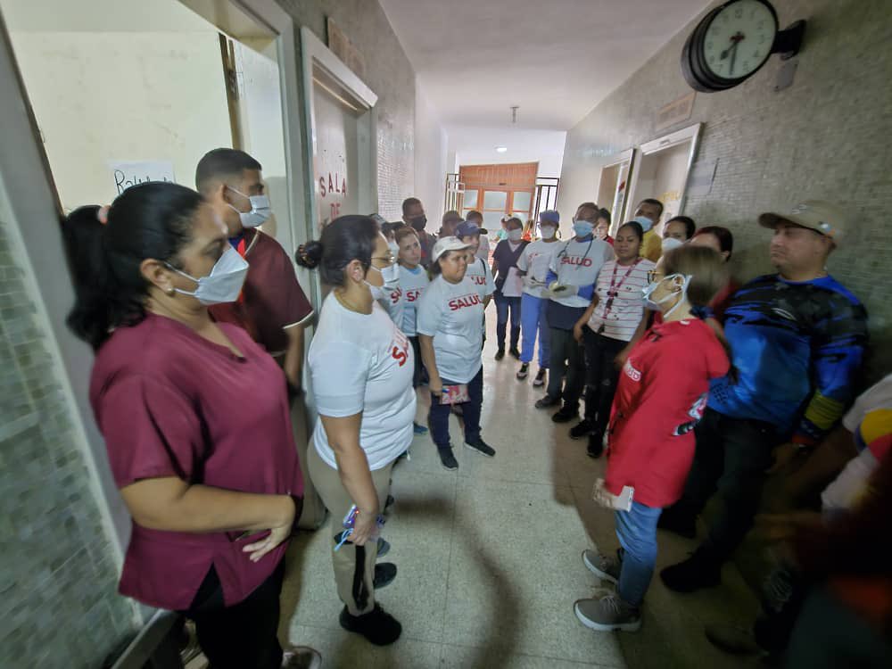 Visita de inspección en el Hospital Luis Daniel Beauperthuy en #Cumanacoa estado #Sucre compartiendo experiencias con el destacado equipo profesional de #Salud que ha venido atendiendo las incidencias por motivo de las lluvias #JuntosPorCadaLatido
