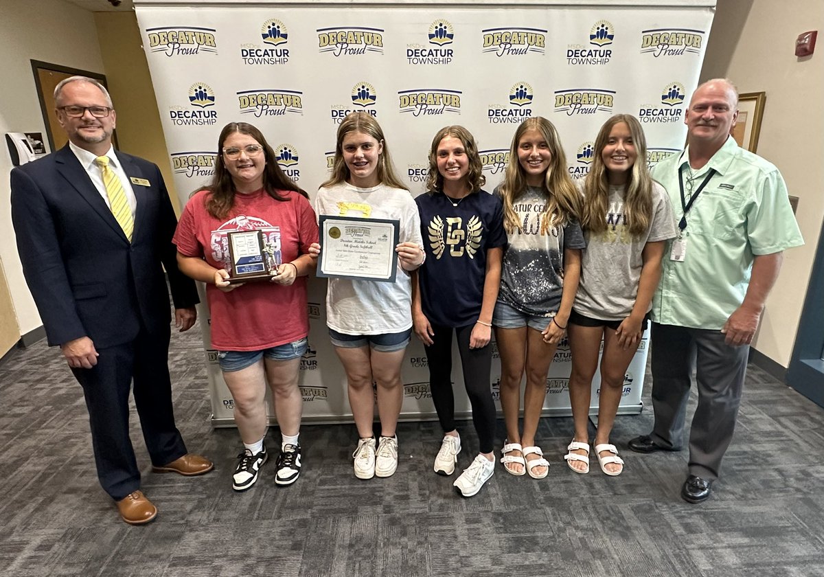 MSDDecatur's tweet photo. Congratulations to the DMS 8th Grade Softball Team on their undefeated 9-0 season and winning the Junior Mid-State Conference Championship! #DecaturProud @DMSHawks @DmsHawks1 https://t.co/hVaRQolxil