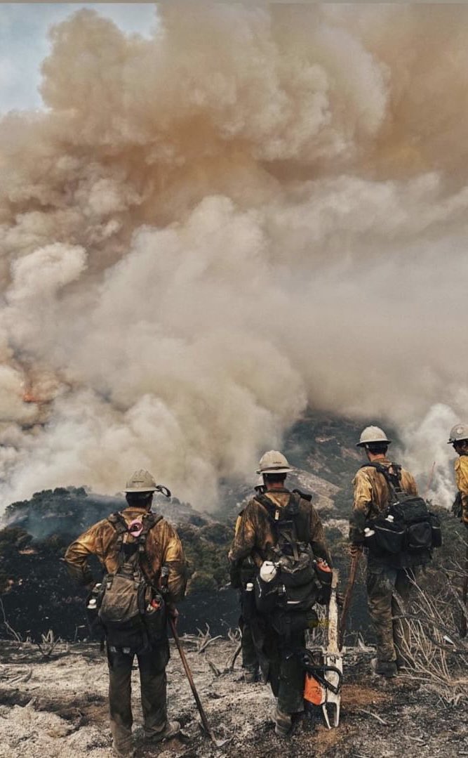 California: The Palomar Hotshots on the Lake Fire in Santa Barbara County. The Fire is now 27,000 acres and 12% contained. 
#lakefire #cafire #cawx 
Multiple fires continue to burn across California with continued heat and Fire weather expected. 

Thanks to the crew for sharing.
